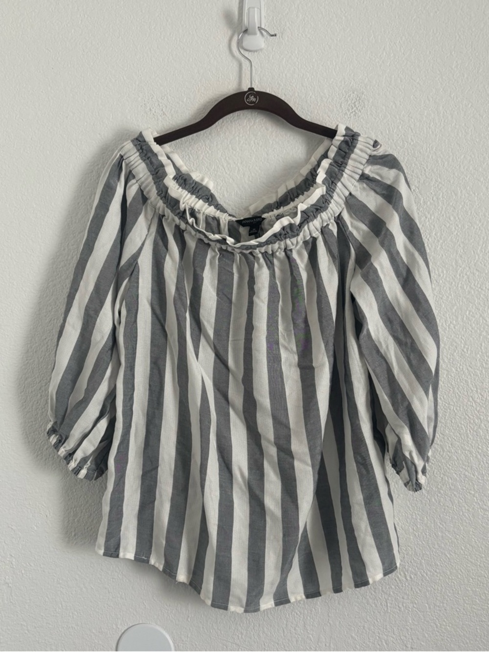 Banana Republic Women's Size Medium Gray/White Striped Off the Shoulder Top